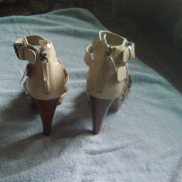 Sandals - Picture 3 of 3